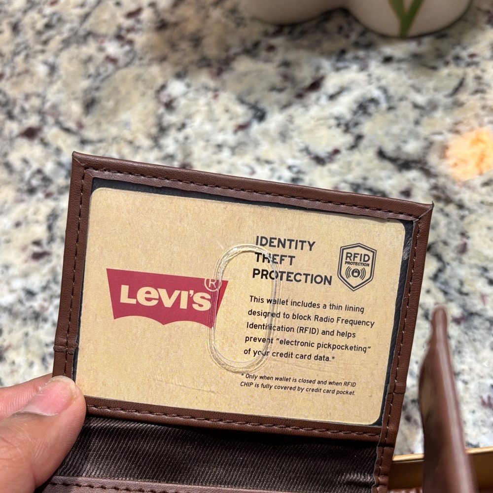 Levi's Brown Leather Wallet NIB Men's New - Picture 2 of 4